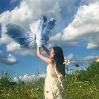 实力派歌手又出大瓜：素颜现身菜市场，本人沉默不回应，前后半年